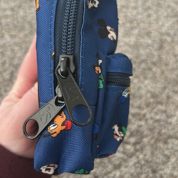 Jansport Lil Break Pouch bag- Disney Character - Picture 4 of 6